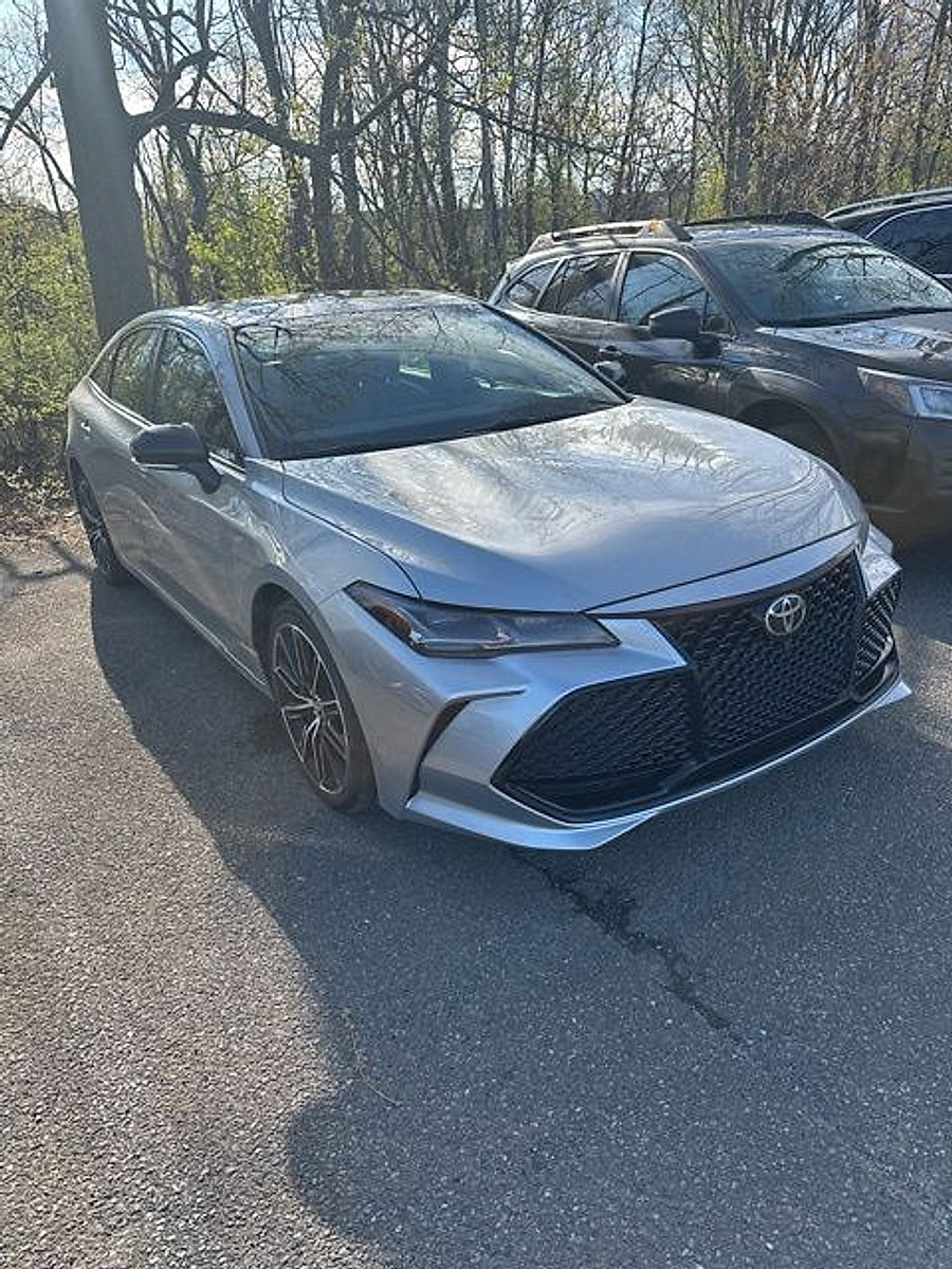Used 2019 Toyota Avalon Touring w/ Advanced Safety Package image 2
