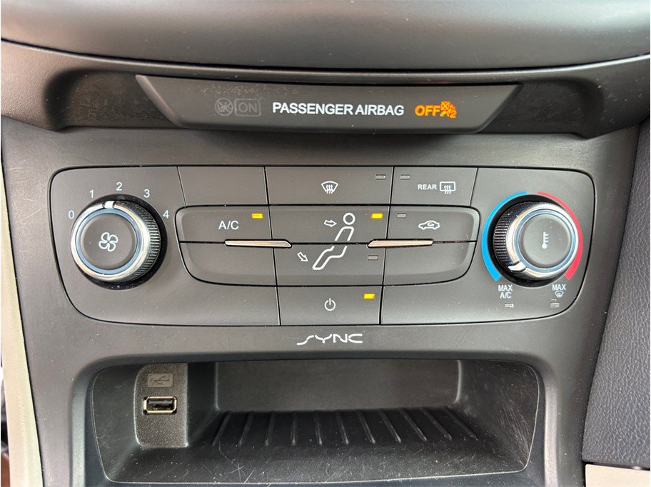 Used 2015 Ford Focus SE FWD image 23