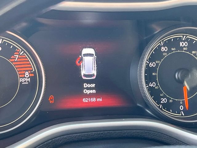 Used 2017 Jeep Cherokee Overland w/ Technology Group FWD image 4