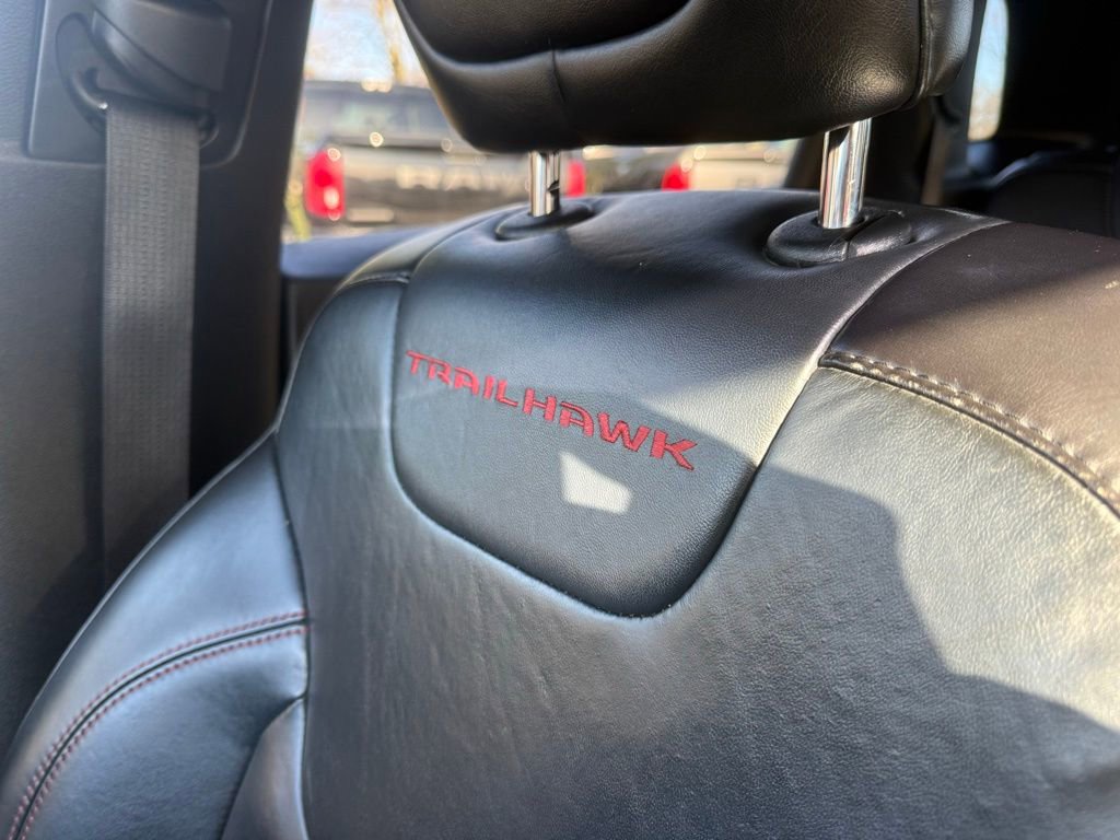 Used 2016 Jeep Cherokee Trailhawk w/ Comfort/Convenience Group image 28