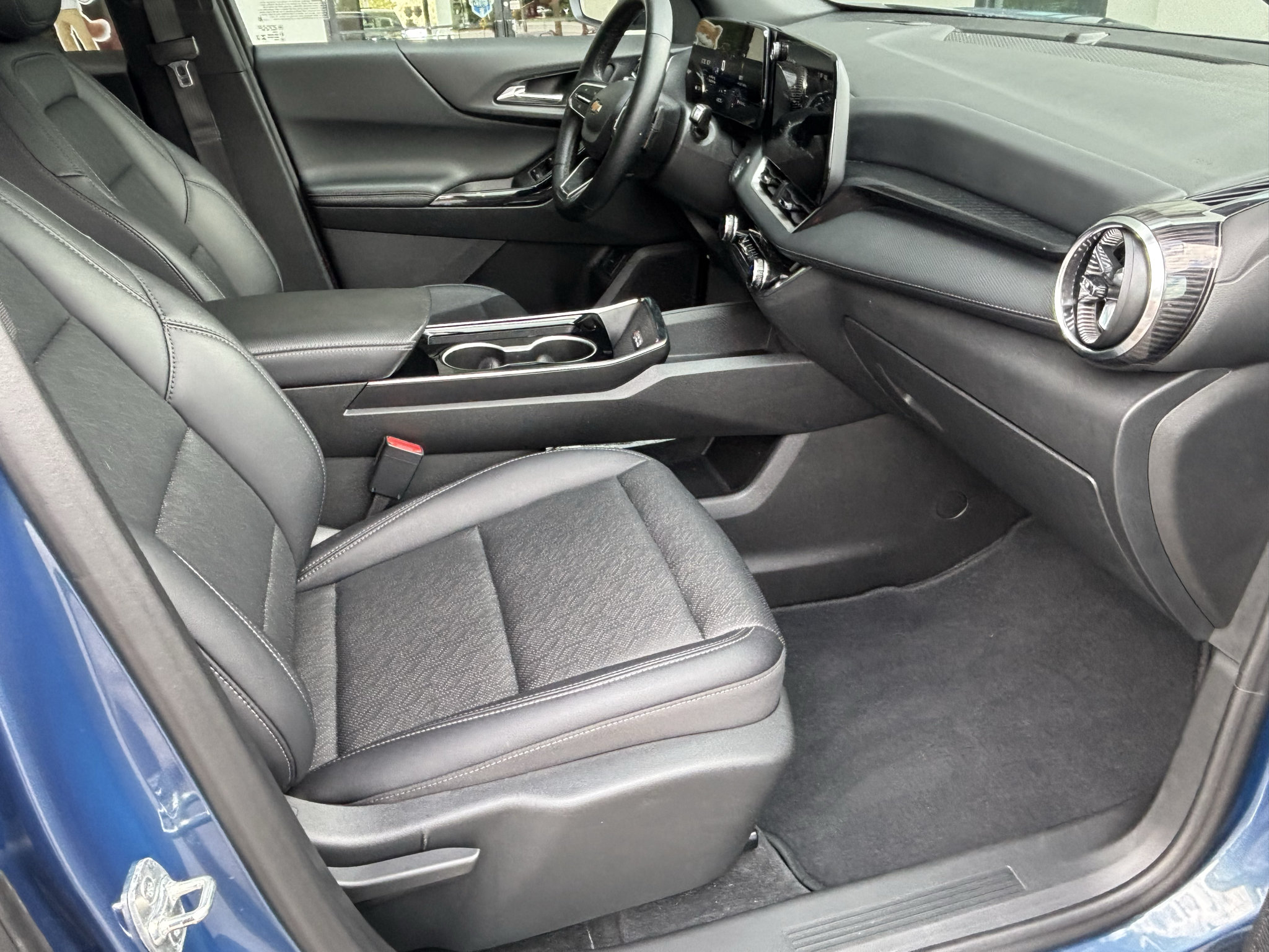 Used 2025 Chevrolet Equinox LT w/ Convenience Package II AWD/4WD image 19