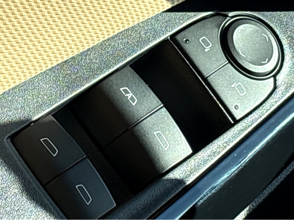 Used 2025 Chevrolet Equinox ACTIV w/ Safety and Technology Package image 20