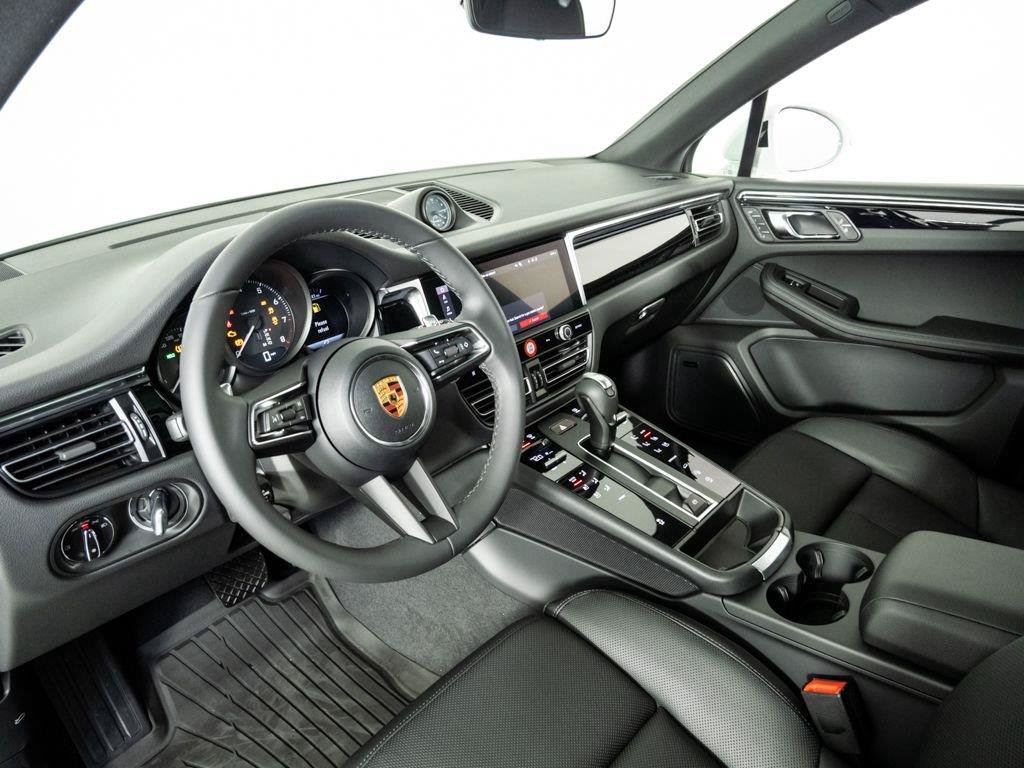 New 2026 Porsche Macan AWD/4WD image 4