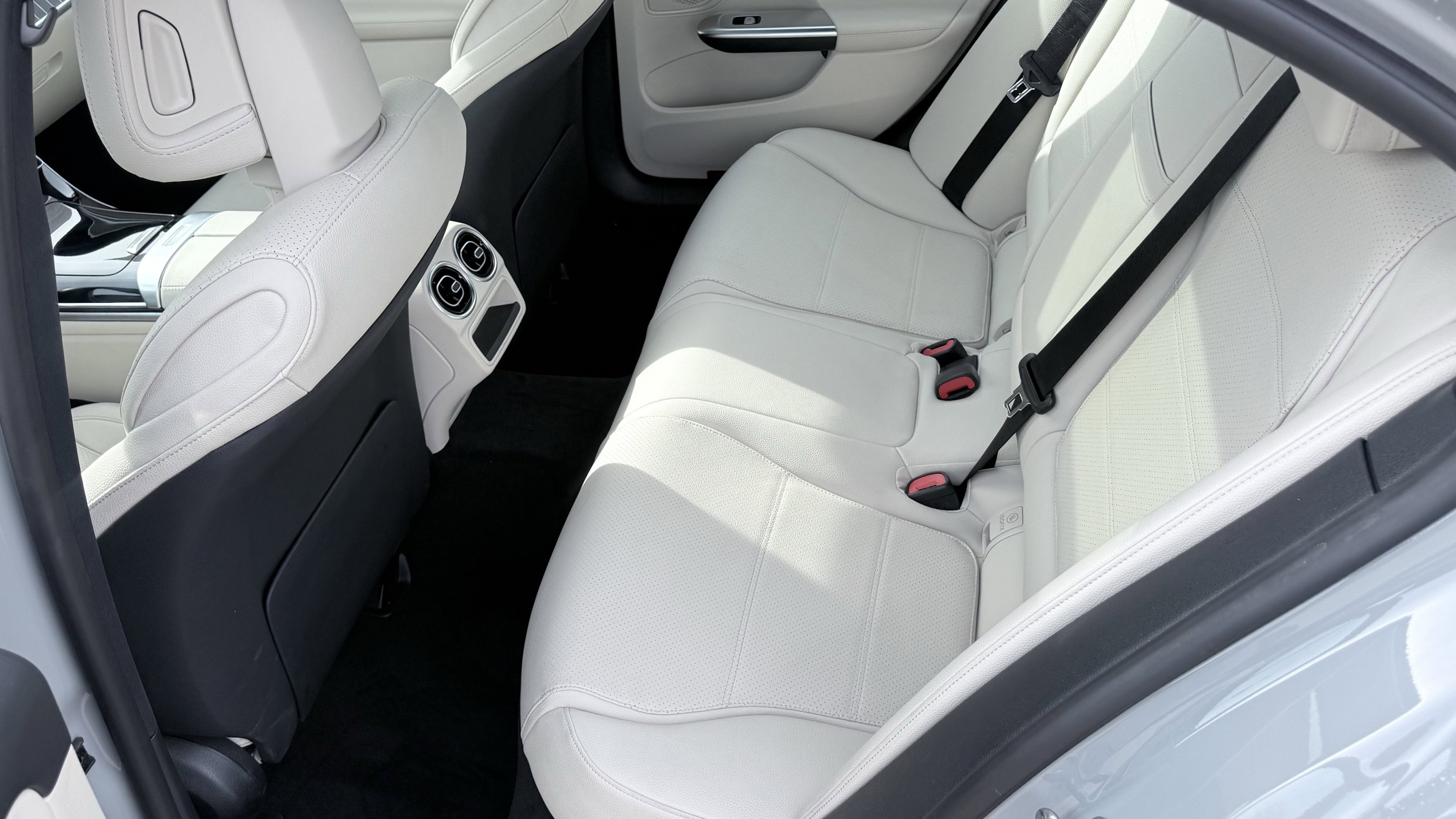 Used 2025 Mercedes-Benz C 300 Sedan image 33