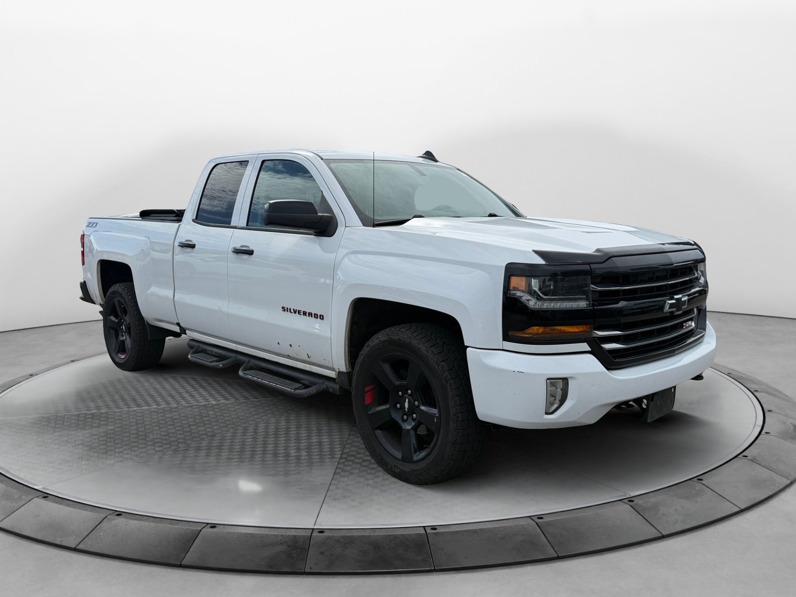 Used 2017 Chevrolet Silverado 1500 LT w/ Redline Edition AWD/4WD image 4