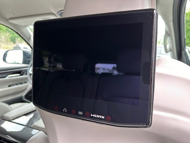 New 2024 Jeep Wagoneer L 4WD w/ Rear Seat Video Group 1 image 20