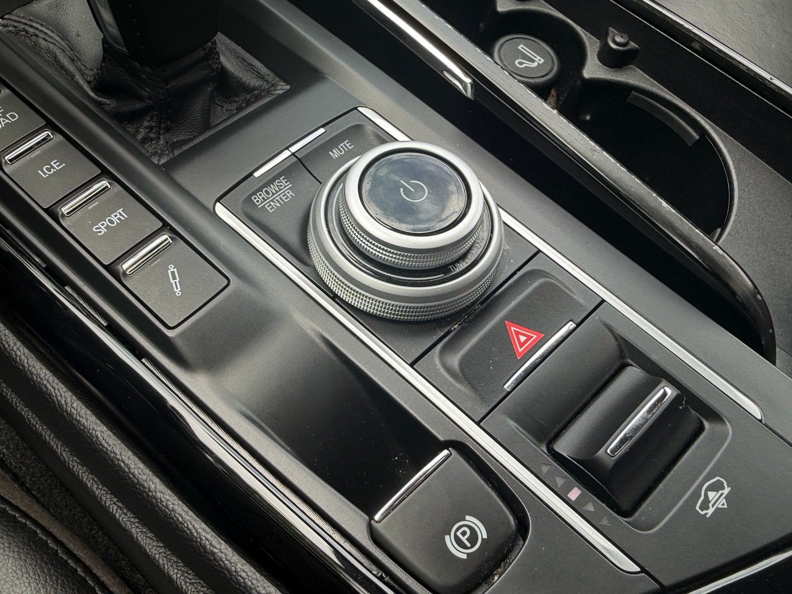 Used 2022 Maserati Levante GT AWD/4WD image 26