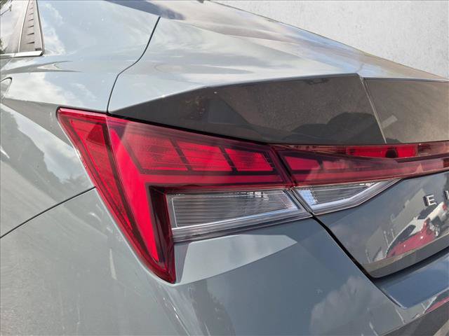 Used 2023 Hyundai Elantra Limited w/ Cargo Package FWD image 12