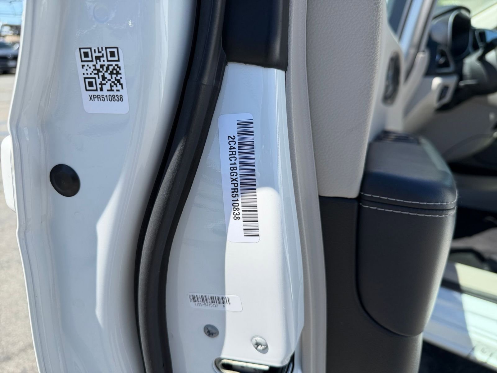 Used 2023 Chrysler Pacifica Touring-L image 32