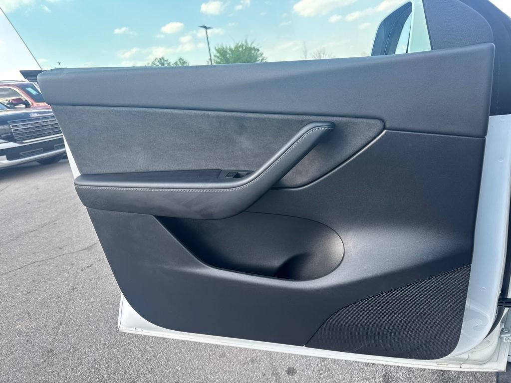 Used 2021 Tesla Model Y Long Range image 10