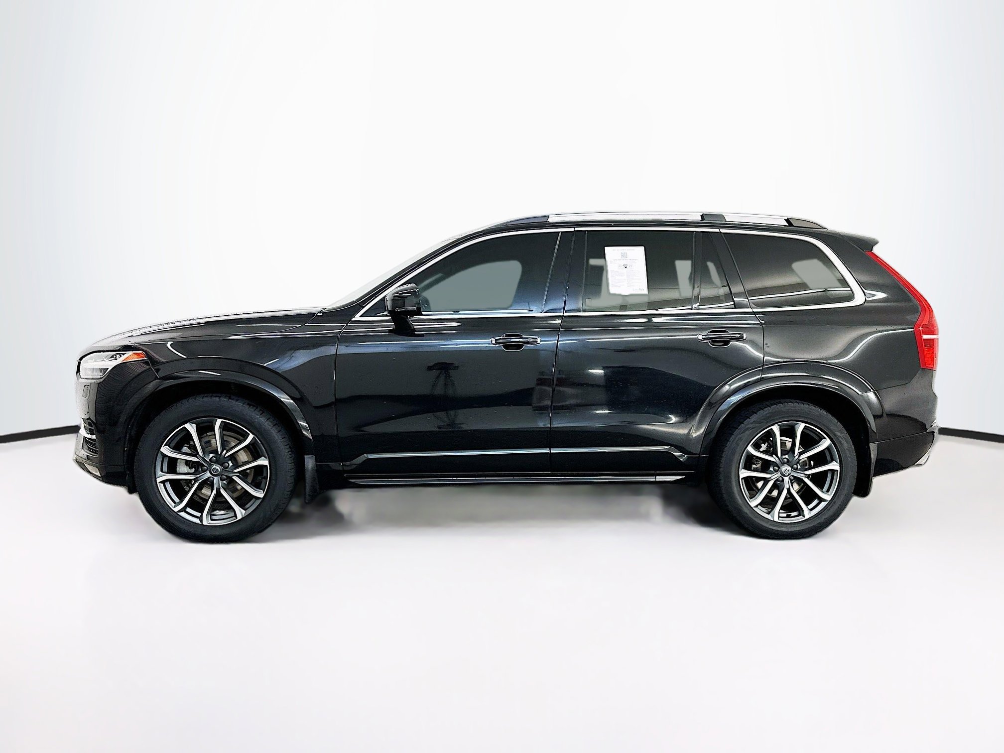 Used 2016 Volvo XC90 T6 Momentum w/ Momentum Plus Package AWD/4WD image 4