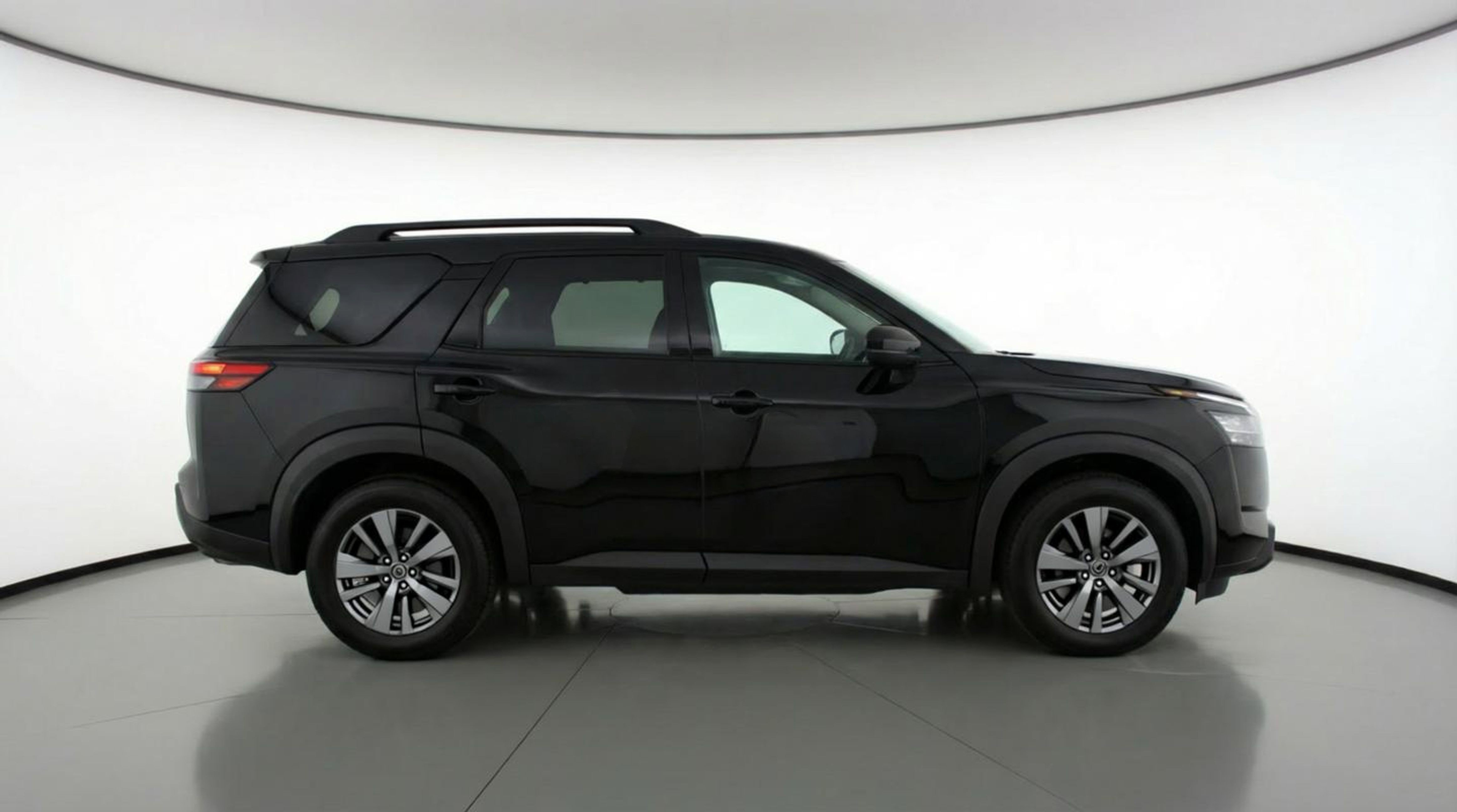 Used 2025 Nissan Pathfinder SV image 11