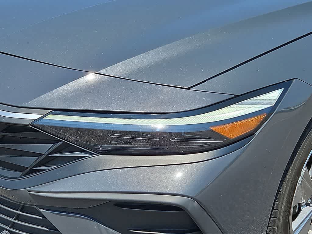 Used 2024 Hyundai Elantra SE FWD image 8