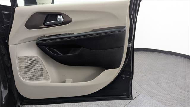 Used 2022 Chrysler Voyager LX FWD image 19
