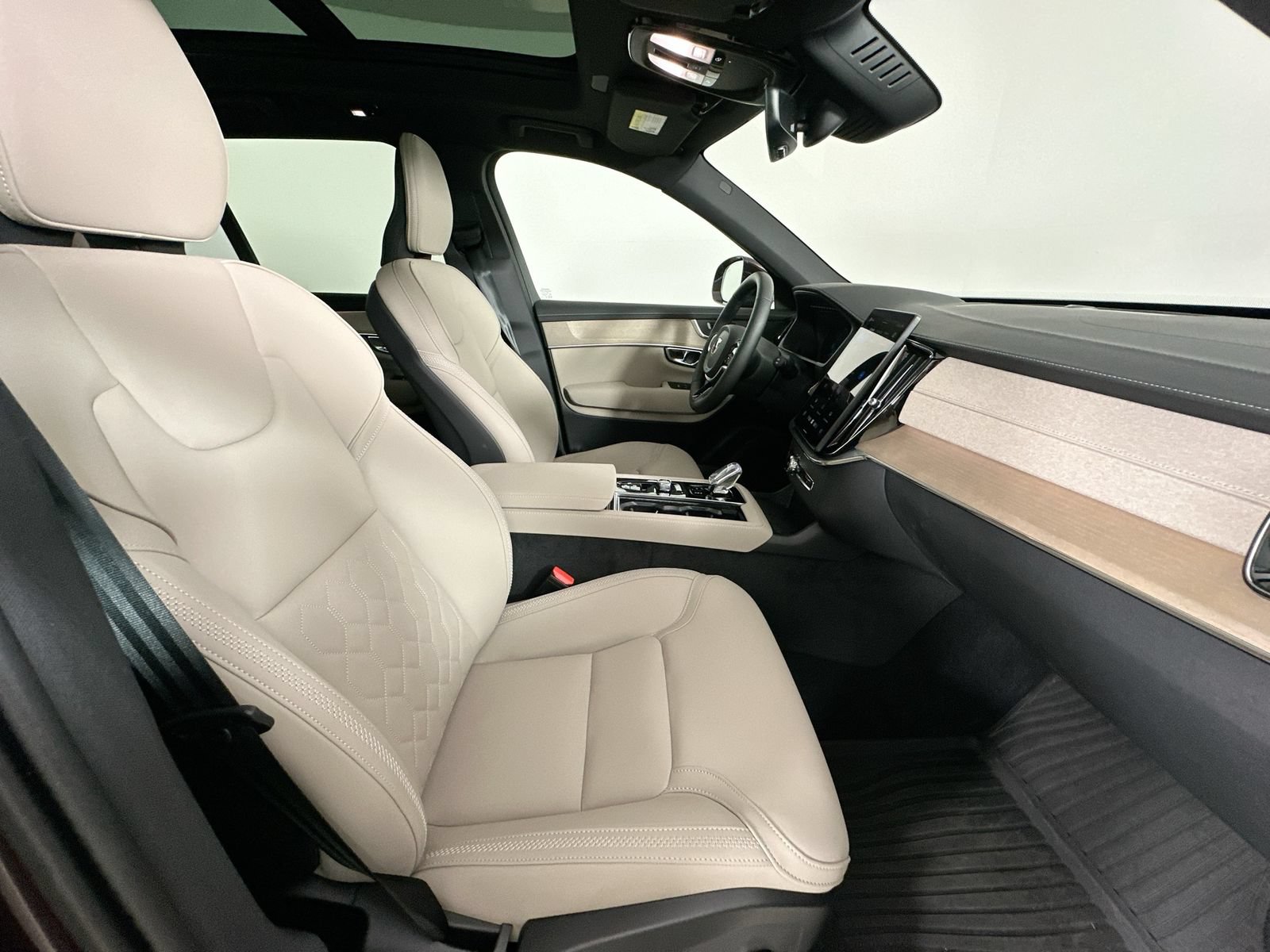 New 2026 Volvo XC90 B5 Core w/ Protection Package AWD/4WD image 43