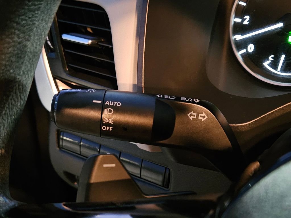 Used 2023 Nissan Rogue SV image 19