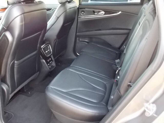 Used 2021 Lincoln Nautilus Reserve image 11