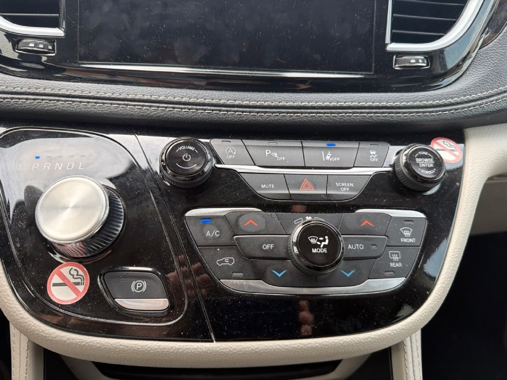 Used 2024 Chrysler Pacifica Limited FWD image 26