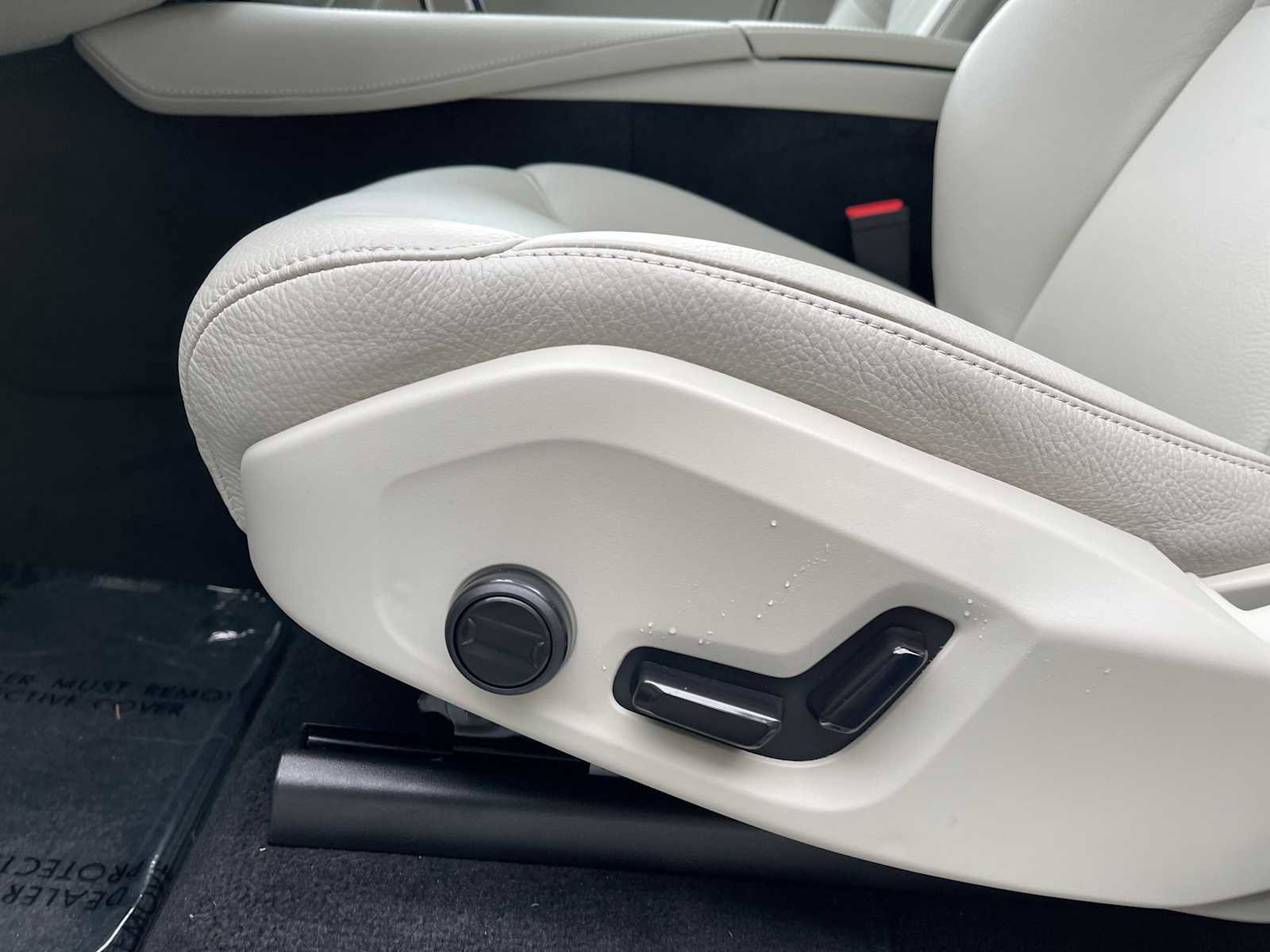 Used 2023 Volvo XC90 B6 Plus w/ Protection Package Premier image 24