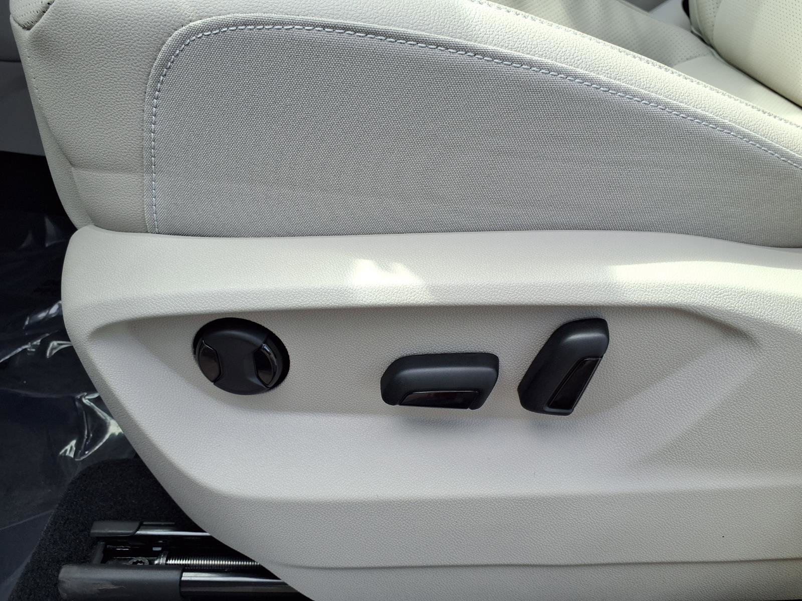 New 2026 Volkswagen Atlas SE image 10