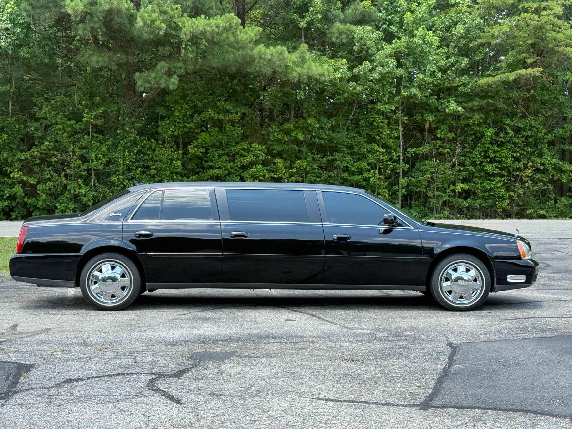 Used 2005 Cadillac De Ville Limousine FWD image 2