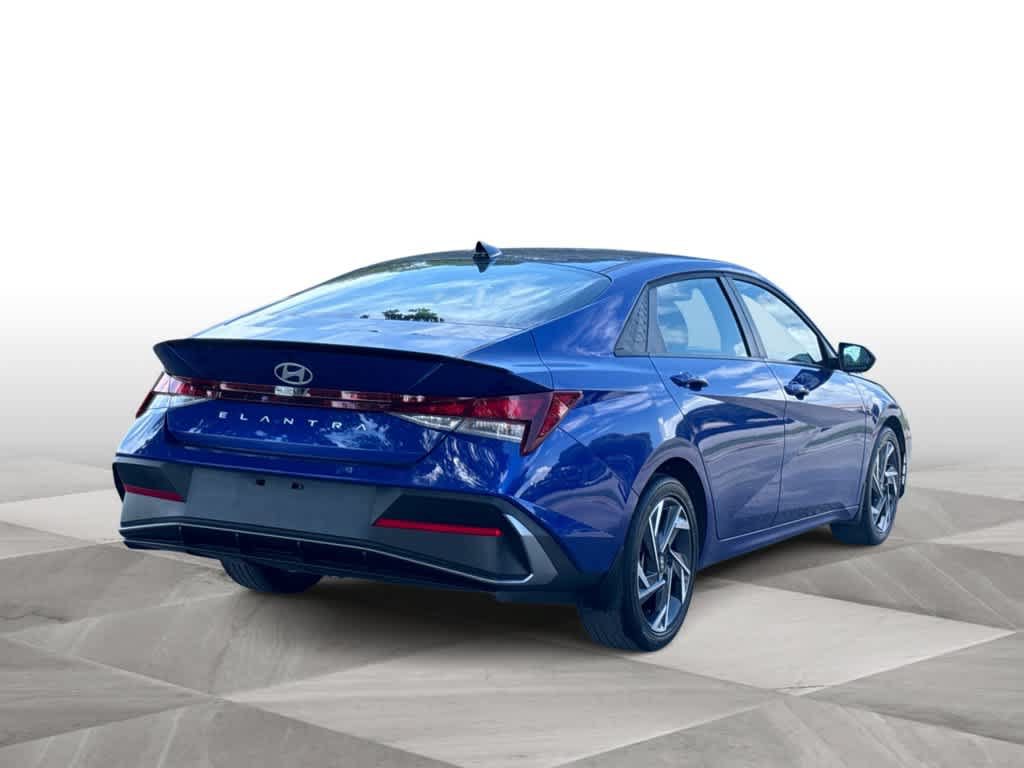 Used 2025 Hyundai Elantra Sport FWD image 7