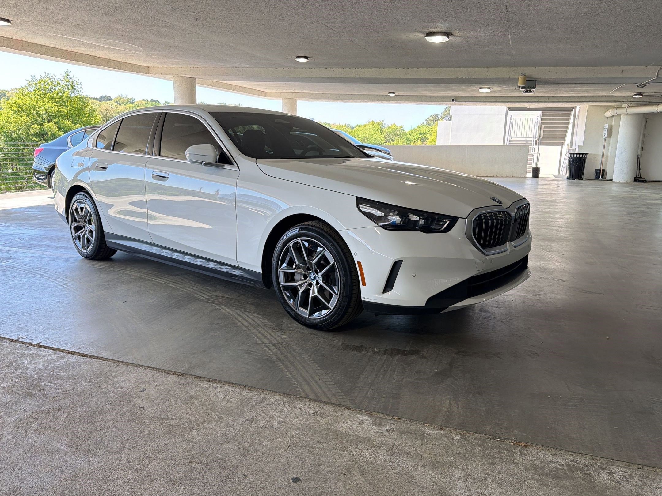 Used 2024 BMW i5 eDrive40i w/ M Sport Package image 5