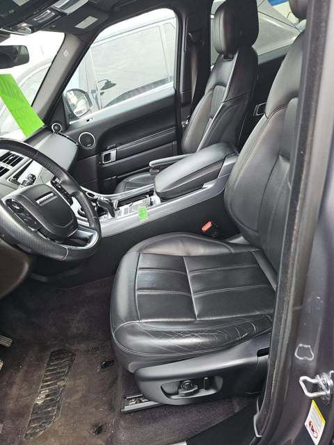 Used 2020 Land Rover Range Rover Sport HSE image 2
