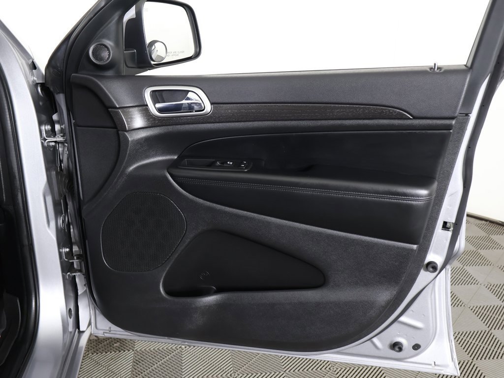 Used 2017 Jeep Grand Cherokee Altitude image 24