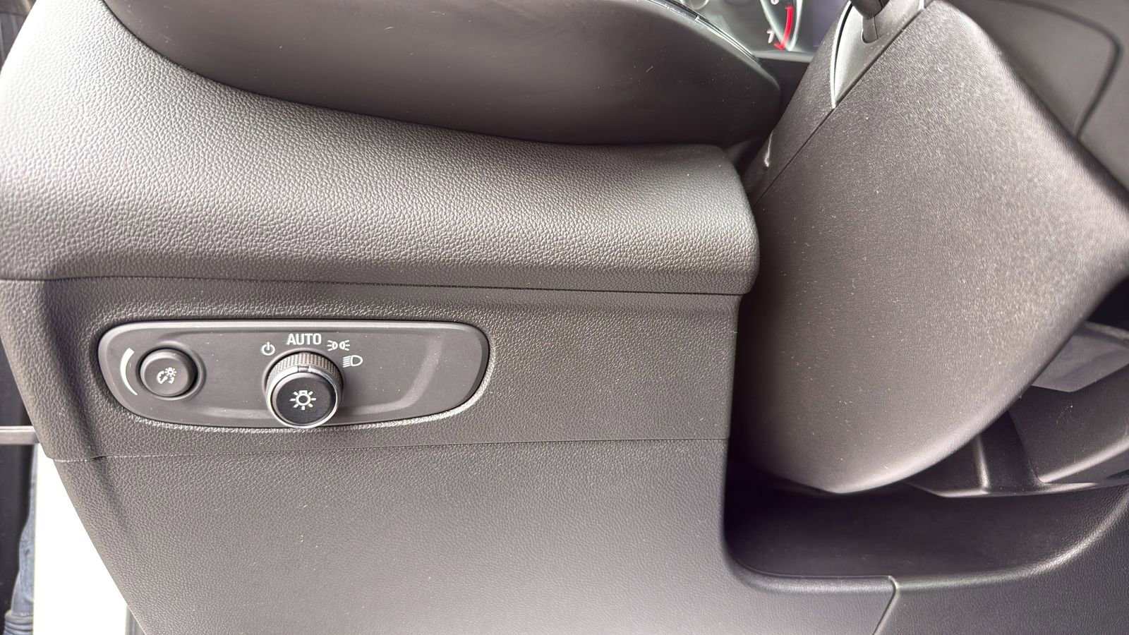 Used 2023 Buick Envision Preferred image 17