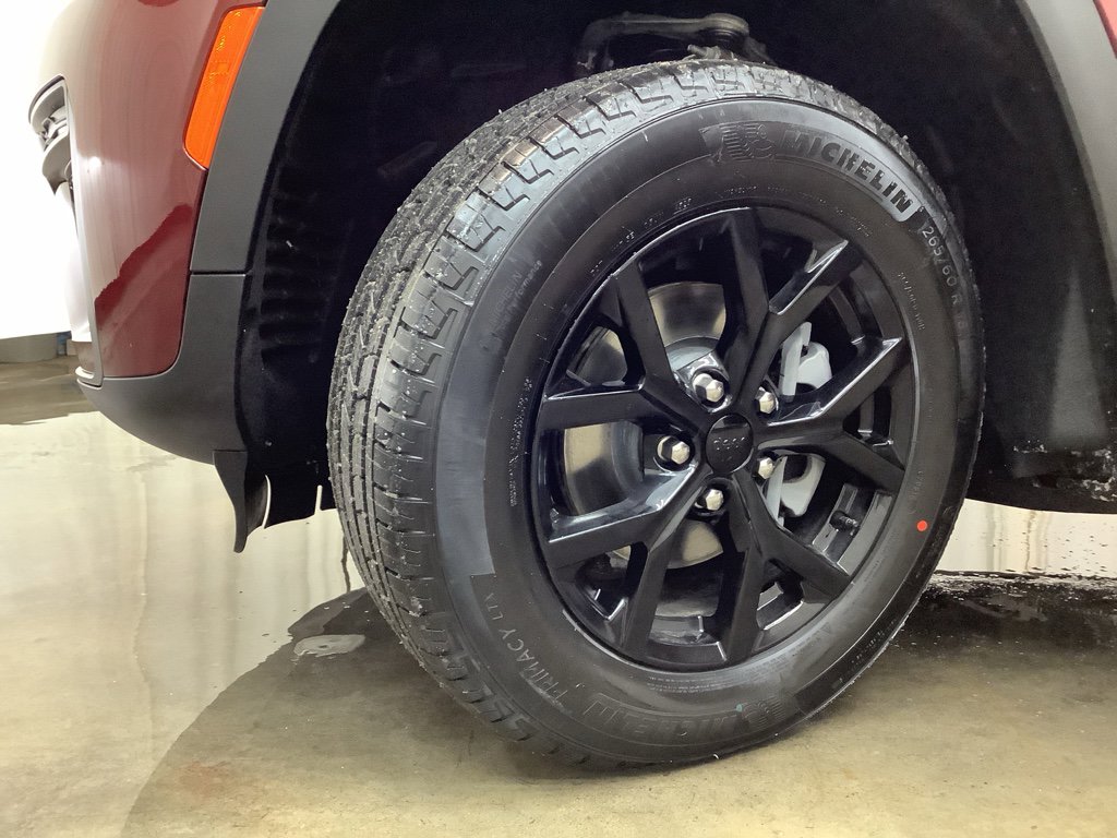 New 2026 Jeep Grand Cherokee Altitude image 30