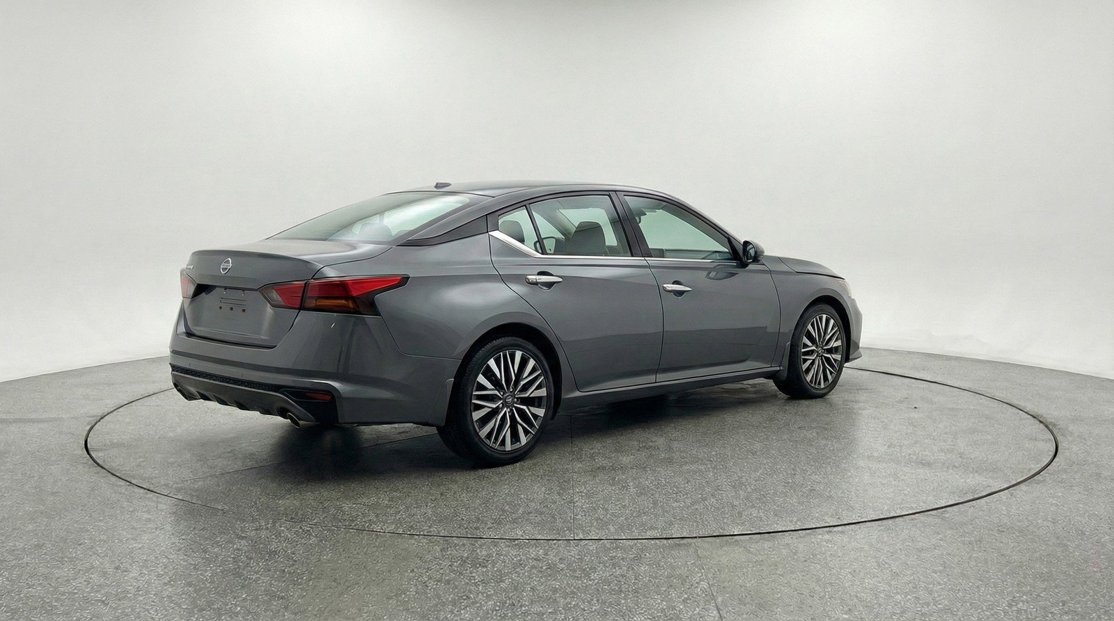 Used 2025 Nissan Altima 2.5 SV image 9