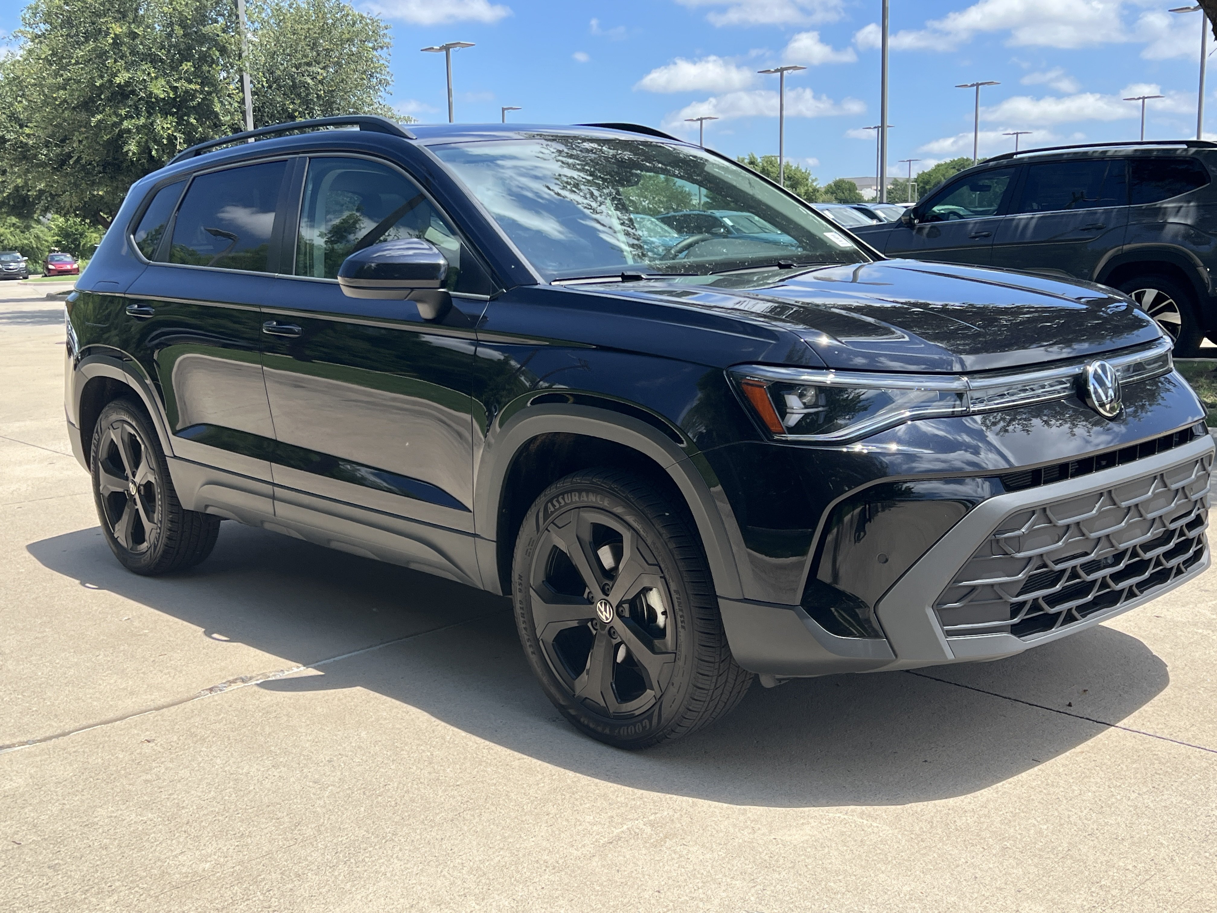 Certified 2025 Volkswagen Taos SE AWD/4WD image 2