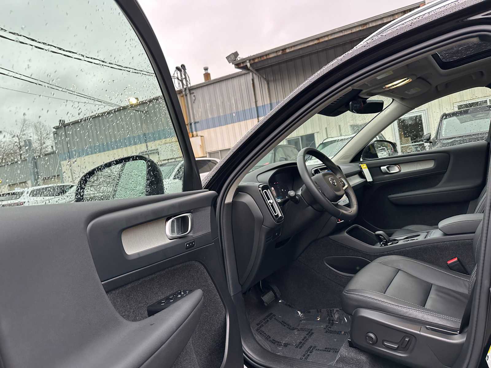 Used 2025 Volvo XC40 B5 Core w/ Protection Package Premier image 20