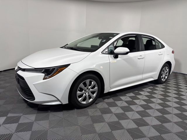 Used 2024 Toyota Corolla LE image 2