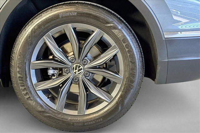 Used 2023 Volkswagen Tiguan SE FWD image 29