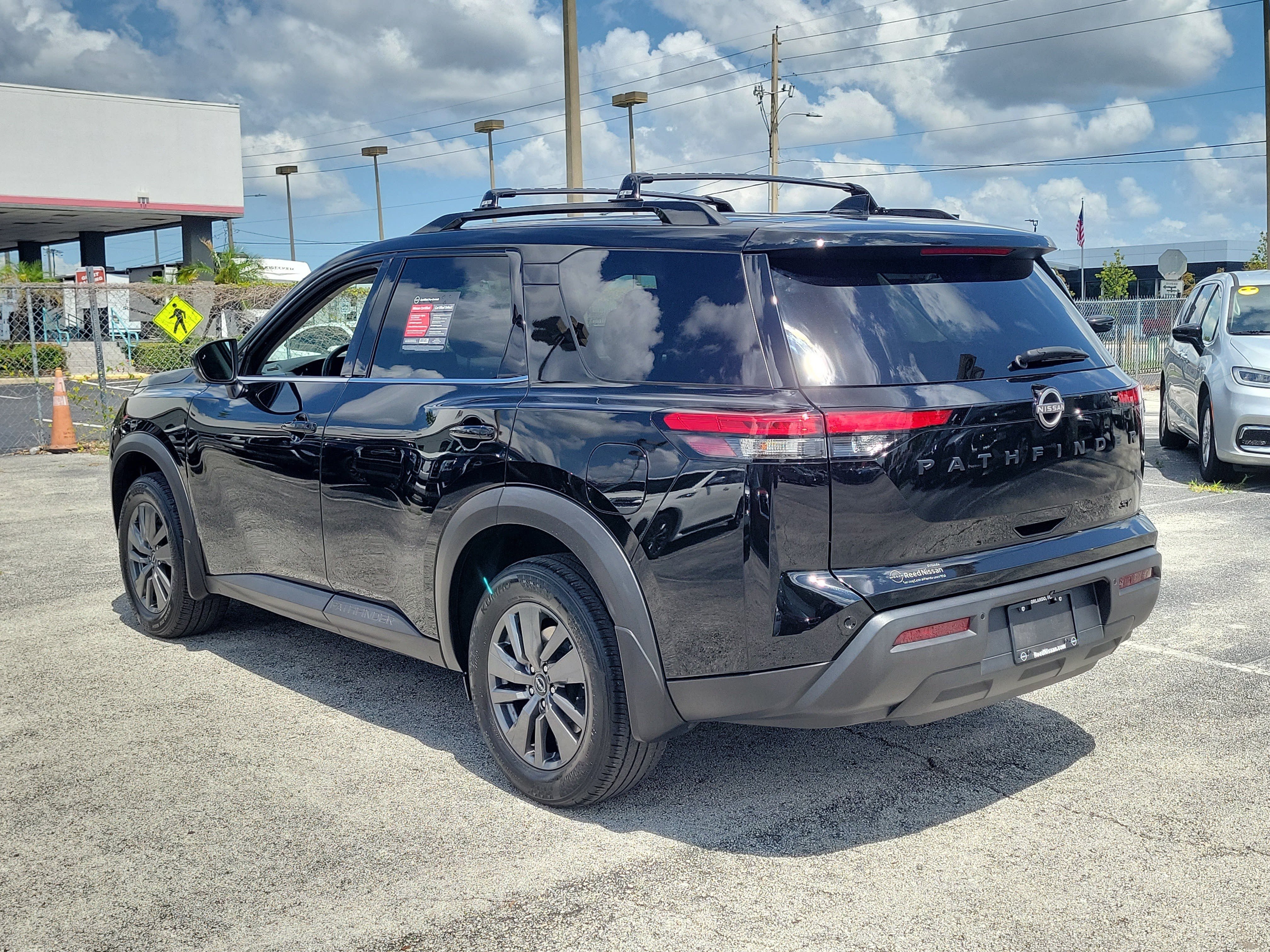 Certified 2024 Nissan Pathfinder SV w/ Black Appearance Package FWD image 7