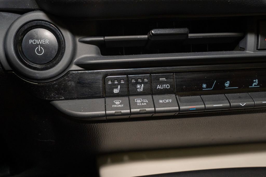 Used 2023 Toyota Crown Limited image 16