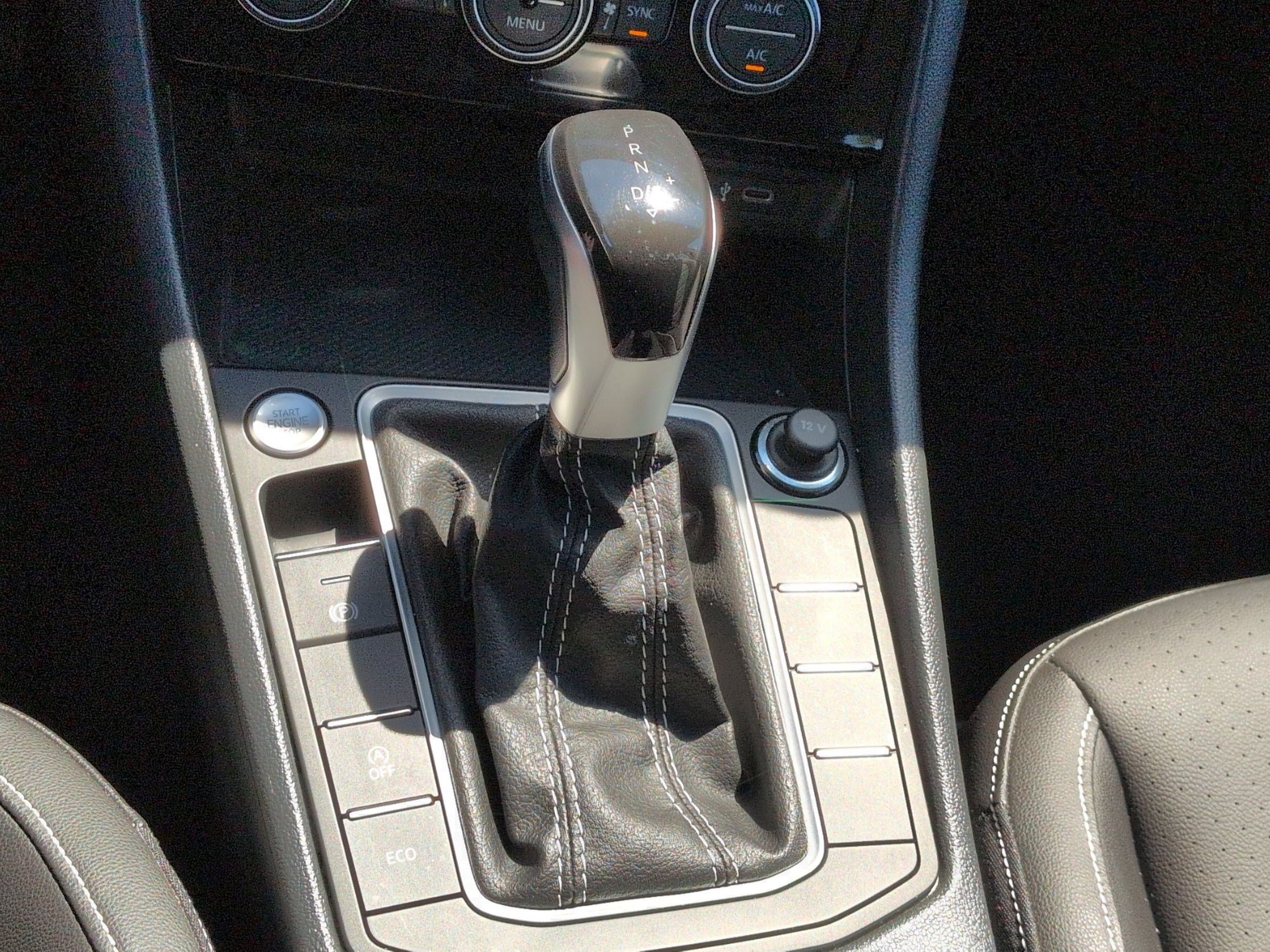 Used 2023 Volkswagen Jetta SE FWD image 25