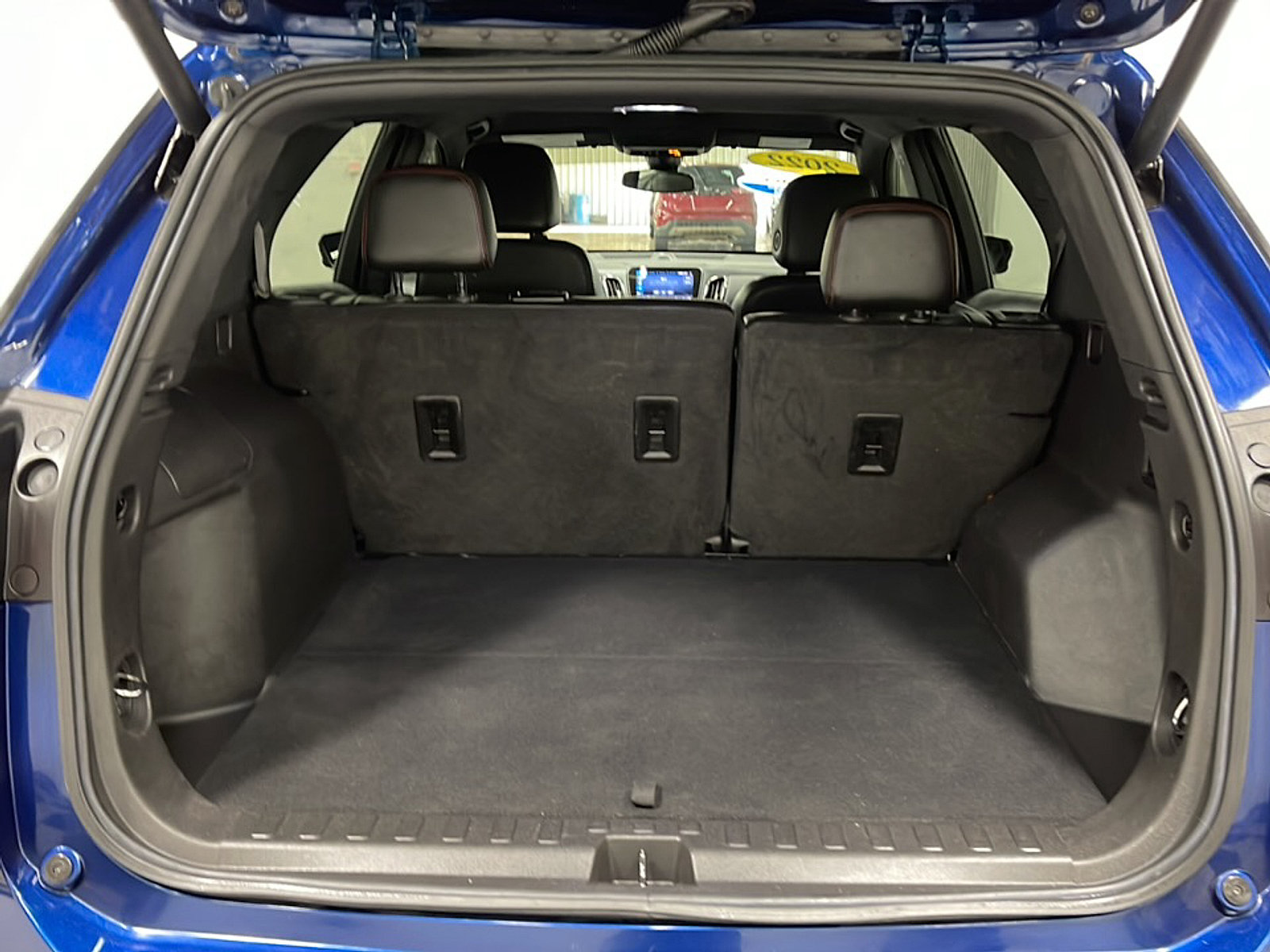 Used 2022 Chevrolet Equinox RS w/ RS Leather Package FWD image 17