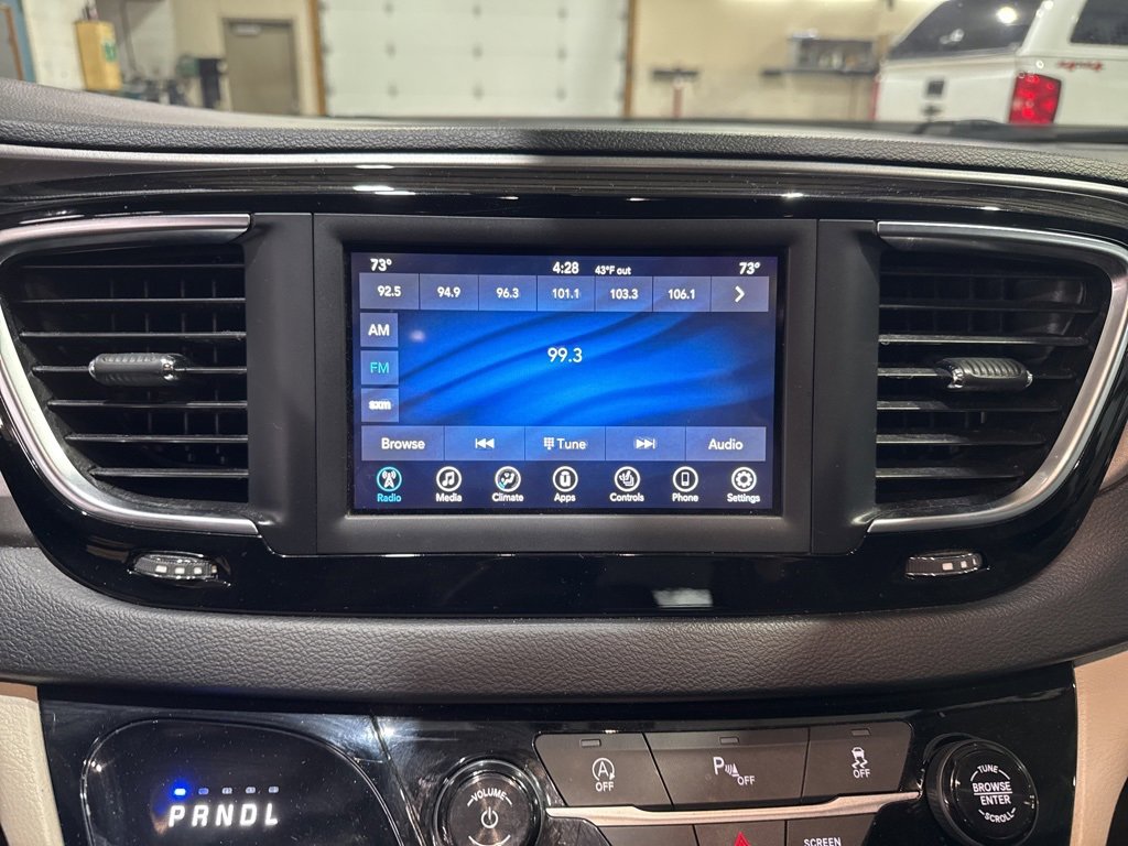 Used 2020 Chrysler Pacifica Touring-L image 24