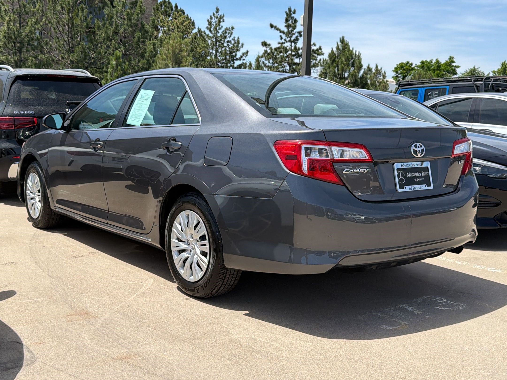 Used 2014 Toyota Camry LE FWD image 3