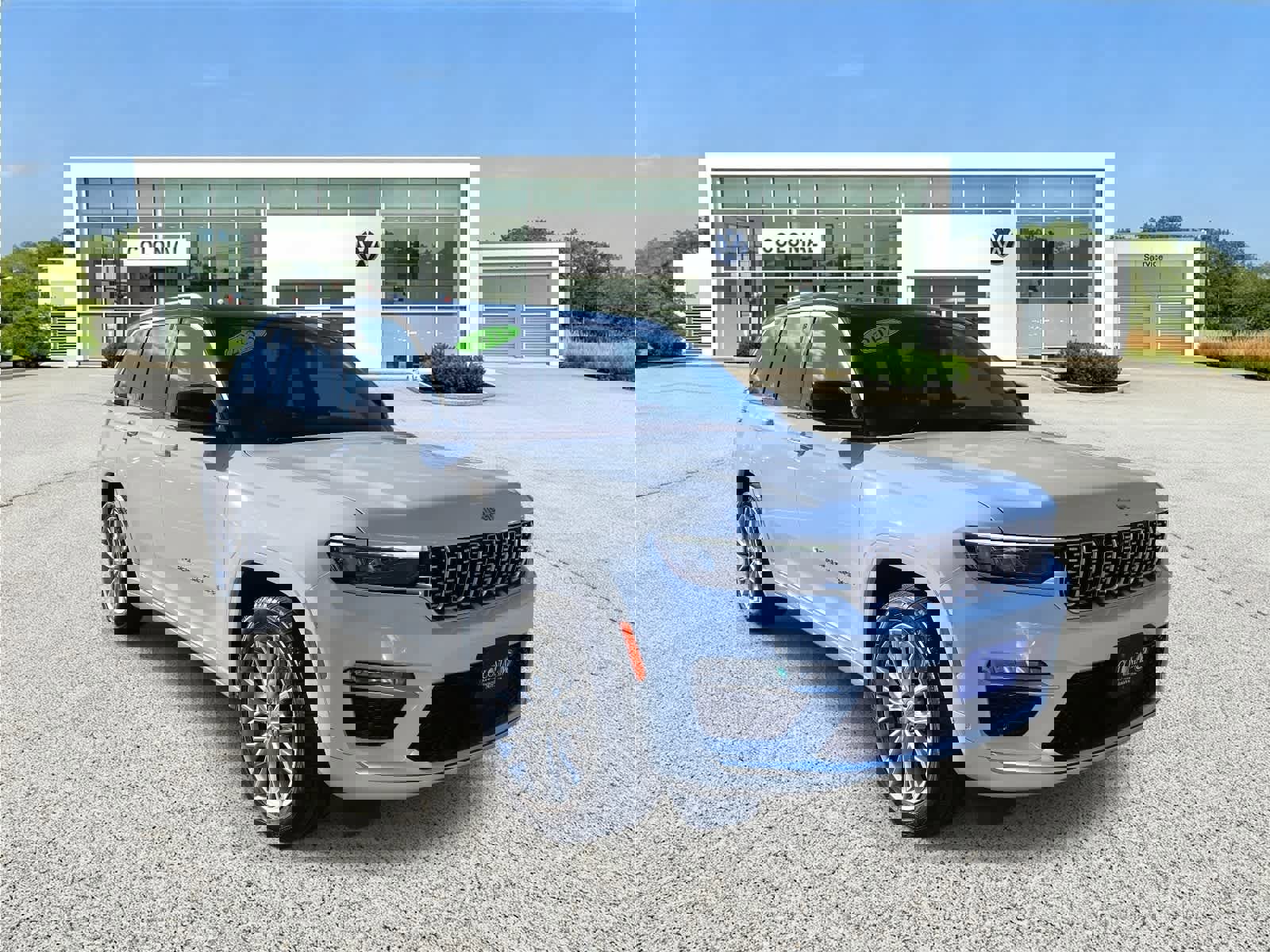 Used 2023 Jeep Grand Cherokee Summit image 7