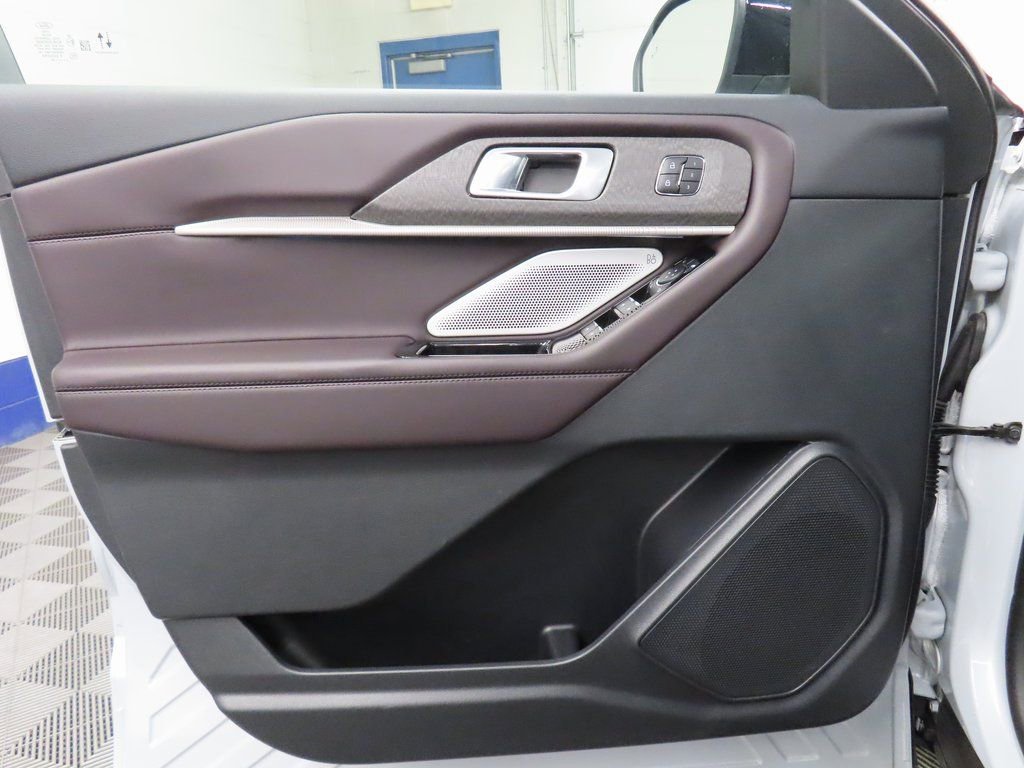 Used 2025 Ford Explorer Platinum image 56