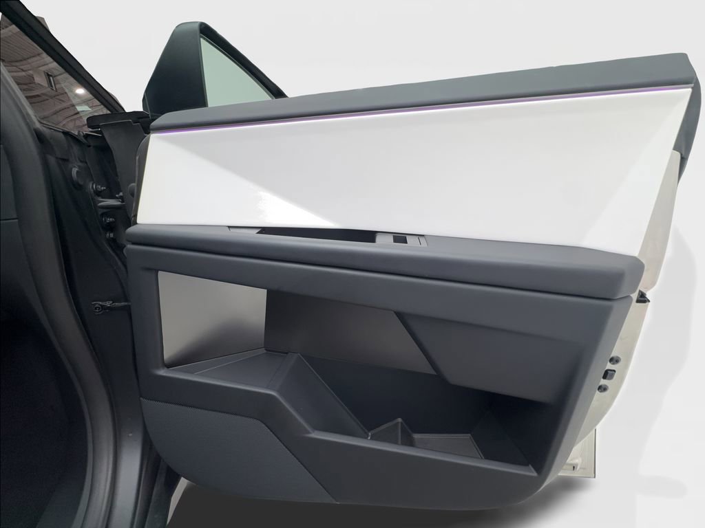 Used 2024 Tesla Cybertruck AWD Crew Cab image 33