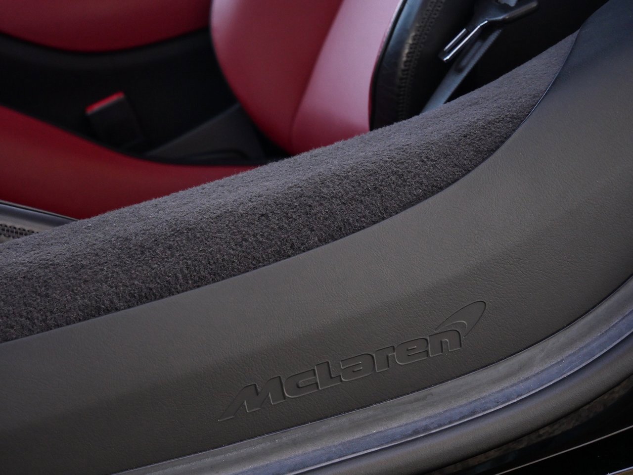 Used 2024 McLaren Artura image 20