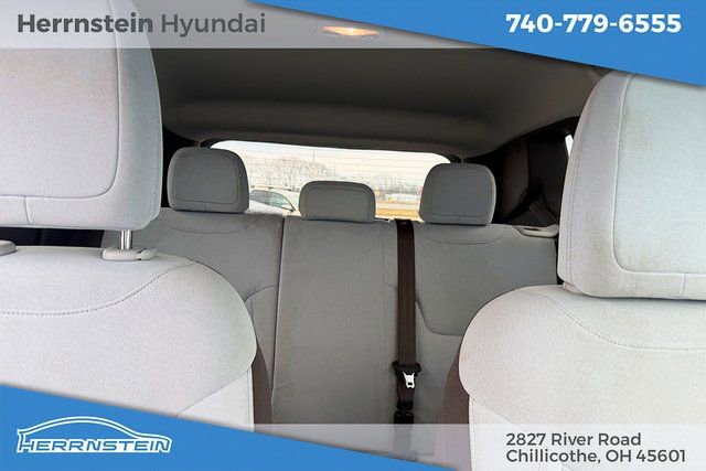 Used 2015 Jeep Renegade Latitude w/ Cold Weather Group image 28