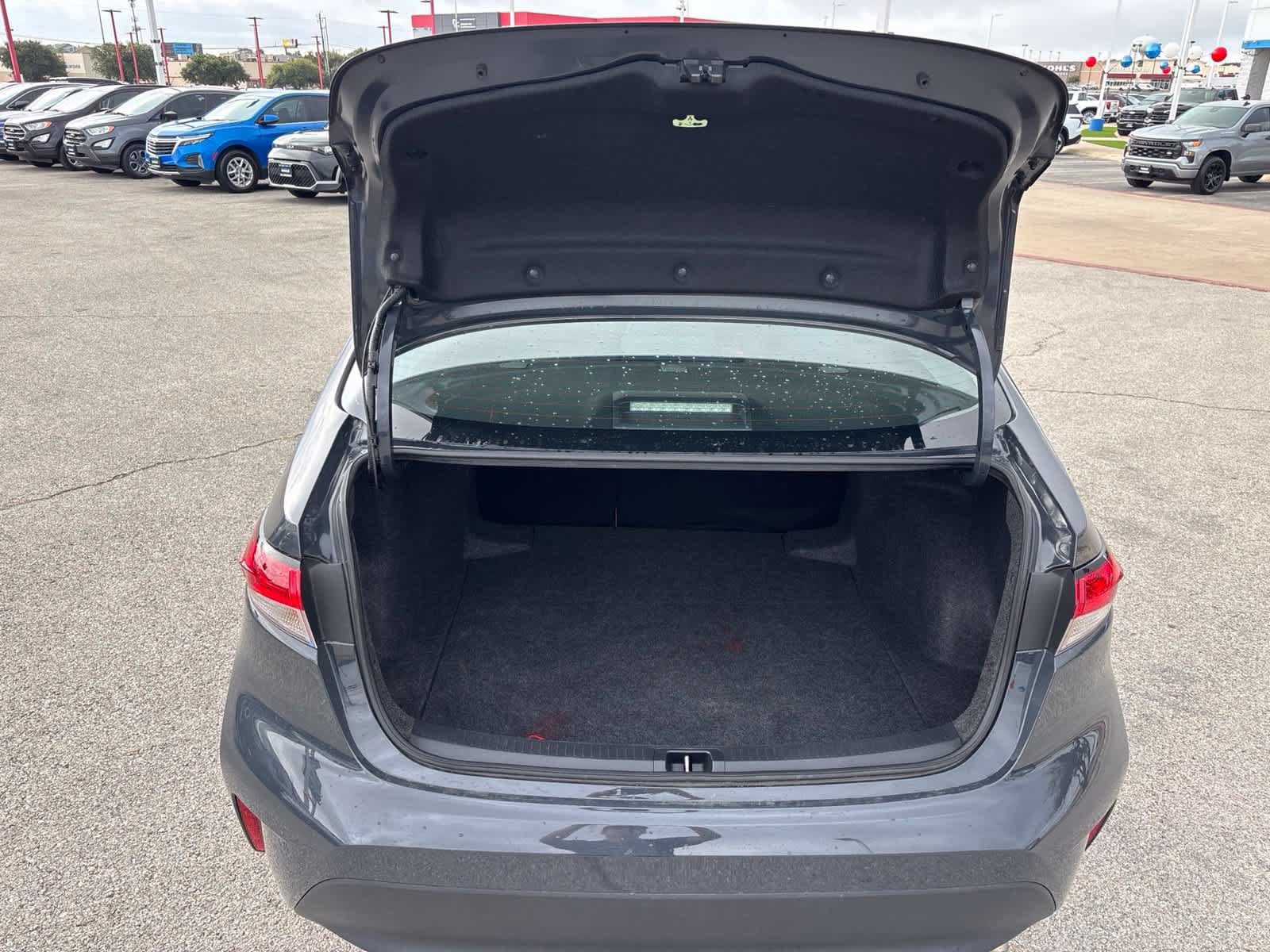Used 2025 Toyota Corolla LE FWD image 6