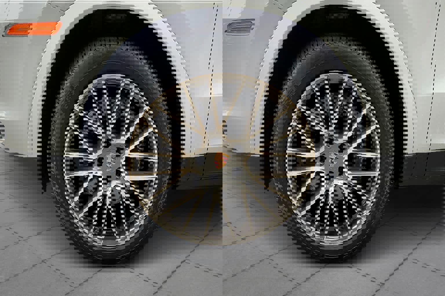 Used 2022 Porsche Cayenne Platinum Edition image 9