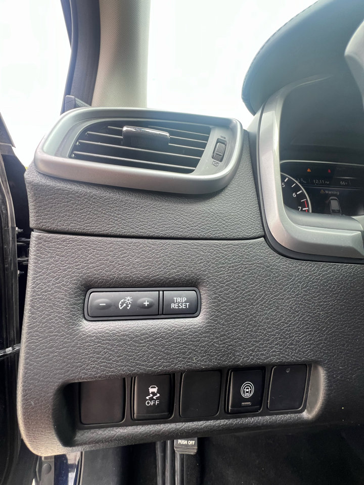 Used 2023 Nissan Murano SV image 14